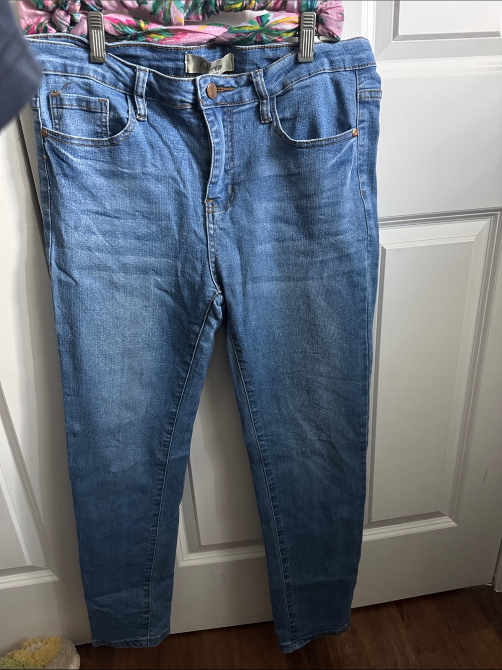 Women Slim Straight Jeans in Light Blue Denim
